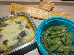 -瑞虹新天地月亮湾