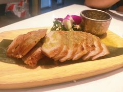 香烤猪颈肉配秘制蘸料-正泰餐厅AmazingThai(新奥购物中心店)