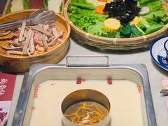 -尚尚仙·酸汤猪手·猪肚鸡火锅(华联万柳购物中心店)