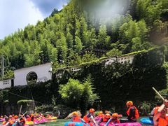 -安吉龙王山峡谷漂流