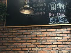 大堂-超越炭火牛蛙火锅鸡(河东店)