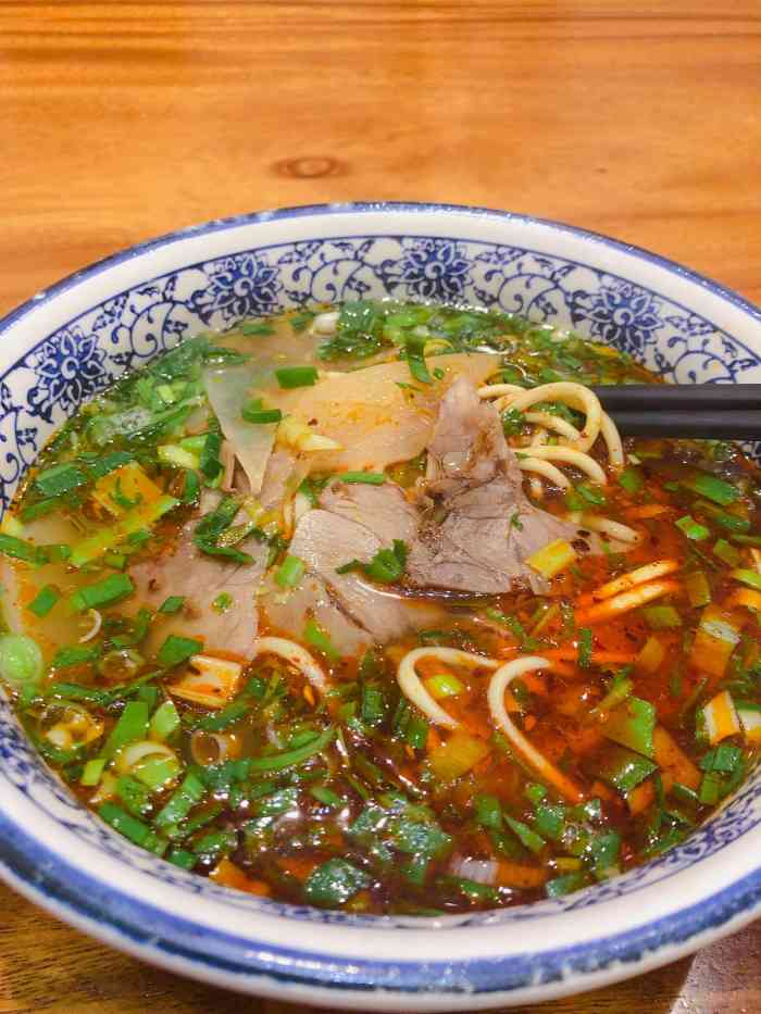 西固陈记牛肉面(蒙自路店)-"蹭某人霸王餐一人份套餐小菜 拍黄瓜 .