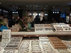 -宏宇眼镜蔡司依视路折扣店(兆佳眼镜城店)