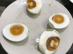 咸鸭蛋-铁锅炖灶台鱼老三炖鱼馆