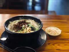 -丽虹云南过桥米线(兴工街店)