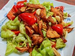 邹椒炒牛肝菌-缘生态云南菜·野生菌庭院餐厅(华侨城店)
