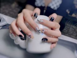 -蜜桃美甲美睫化妆