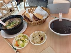 -闫家驴肉老店(华电一校店)