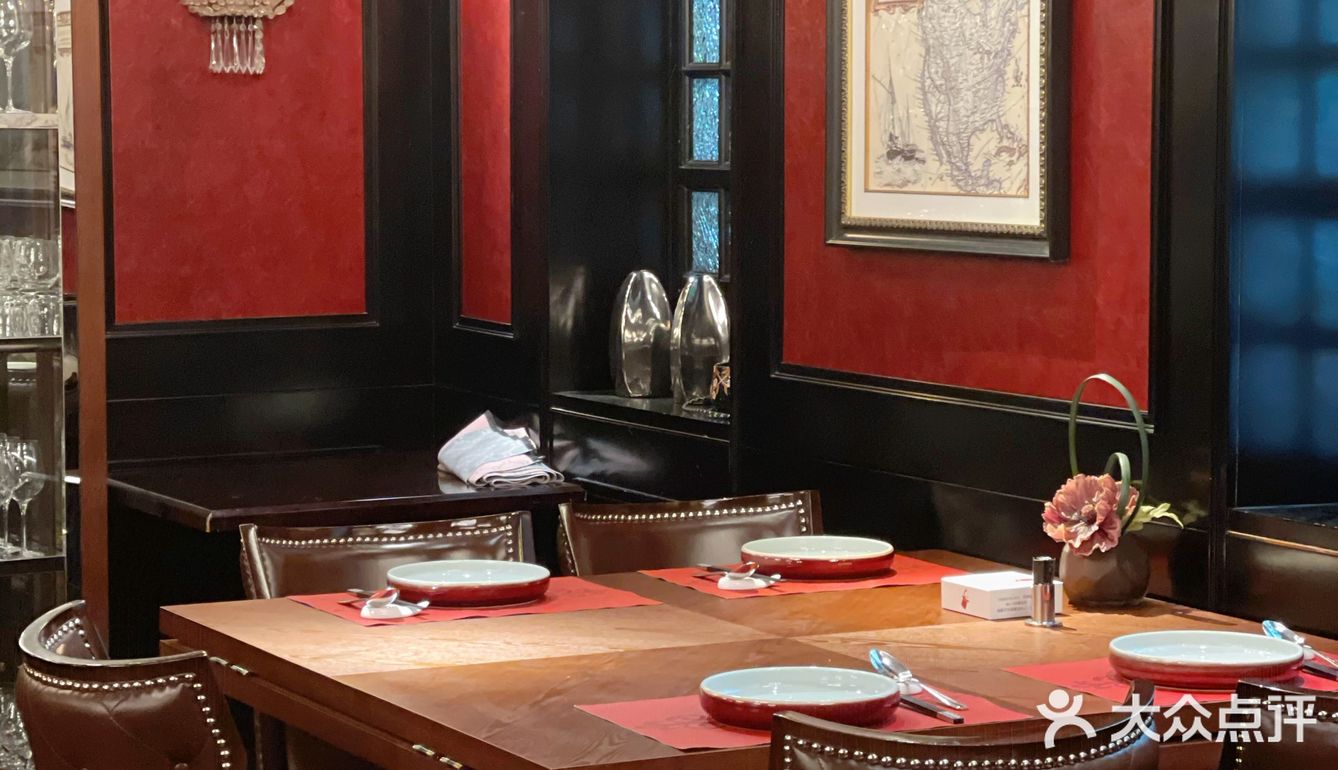 穿上国风旗袍，在百年洋楼品尝极致美食盛宴