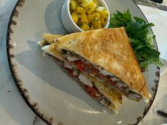 -ROAST coffee & eatery