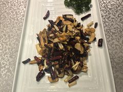 网红干椒见手青-花菇朵·云山雀 ll 野生菌锅·野果酸汤·精品滇菜(万柳店)