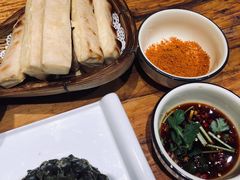 石屏烧豆腐-老滇山寨•云南特色菜•地方菜•民族风情歌舞表演(金碧店)