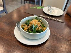 -Chom Cafe and Restaurant