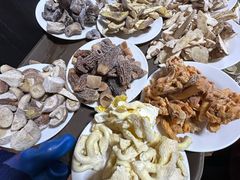 -东巴谷野生菌火锅餐厅