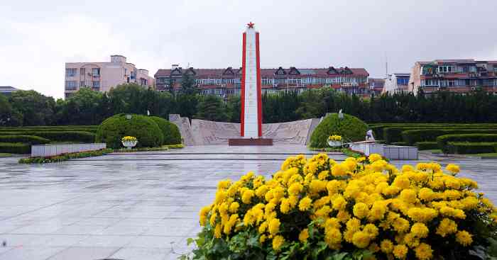 宝山区烈士陵园-"单位组织活动 来次打卡秋日午后的太阳 .