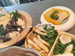 -楠小云·云南鲜菌·鲜牛自助火锅(九眼桥店)