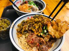 麻辣鸭子和麻辣牛肉双拼-李易面馆(树木岭店)