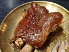 烤猪蹄子-曹掌柜小酒馆烧烤集团(崂山同兴路店)