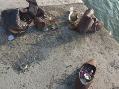 -多瑙河畔鞋履雕塑