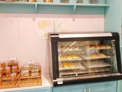 面包甜点陈列柜-芝士洋馆定制蛋糕店·低糖