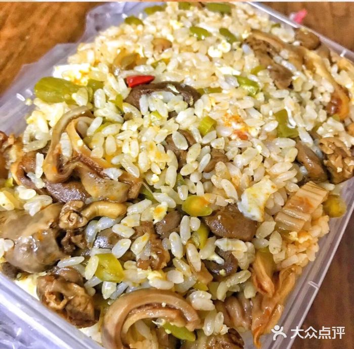 老头爱马仕酸豇豆炒饭(丰富路店)酸豇豆鸭心炒饭图片