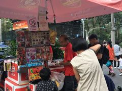 -詹爷爷乌节路街头冰淇淋