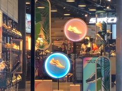 -SKECHERS 斯凯奇(上海国际时尚中心店)