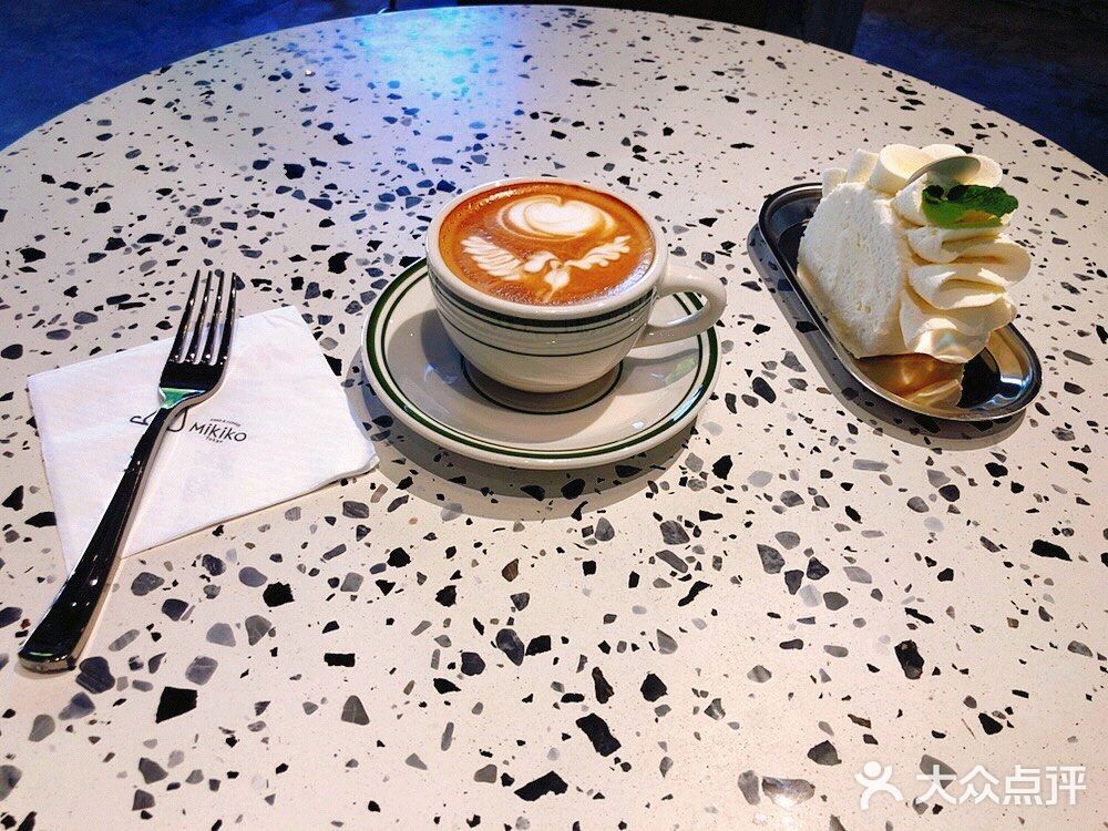 地理位置：第一楼街阿波罗KTV对面