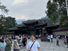 -峨眉山报国寺