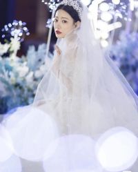 -不晚国际婚纱礼服