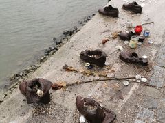 -多瑙河畔鞋履雕塑