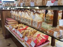 面包甜点陈列柜-红宝石·鲜奶小方·海派西点房(南丹店)