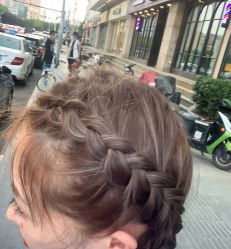 -BULB STUDIO 巴柏明星发型工作室