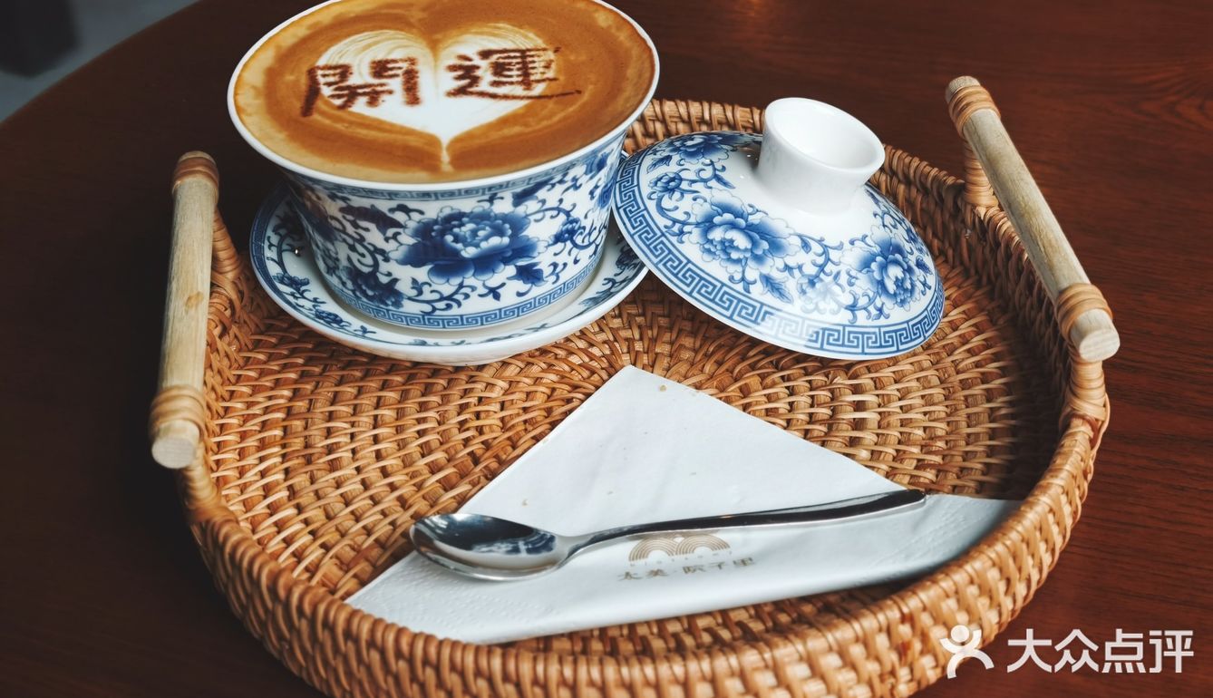 用茶碗喝咖啡也太有趣了吧！