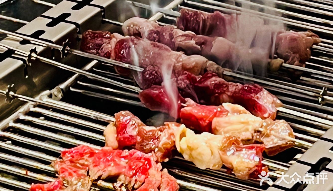 一家集烧烤烤肉啤酒桶一体的店 东北人冲！