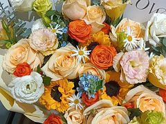 -何兮花店·气球派对鲜花店(马桥银春路万科城店)