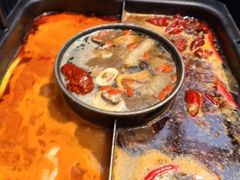 -老牌坊云南鱼豆花火锅(哈西万达店)