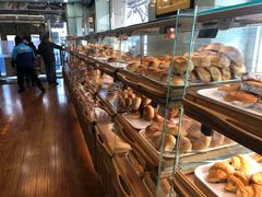 面包甜点陈列柜-新侨三宝乐面包店(崇文门店)