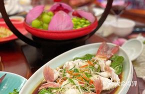 Fresh Flower Pepper Steamed Eastern Star Grouper