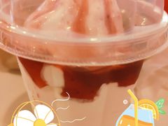 草莓新地-麦当劳(凯德广场店)