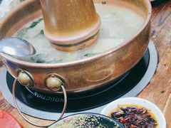 -洞庭洲·防空洞火锅·烧烤·铜锅涮肉(新百广场店)