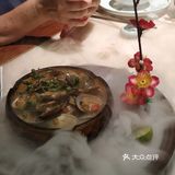 这次趁工作日休息，带家里人来尝尝。菜色和摆盘都很不错