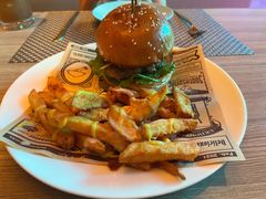 洛杉矶双重车达芝士牛肉汉堡-J·one Bistro吉萬酒厨·牛排