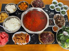 -黄利砖万峰林布依特色酸笋牛肉馆