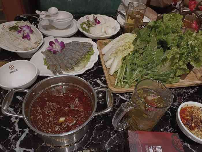 宣德火锅·清真-"环境很不错,包厢的电磁炉大圆桌不错,很节.