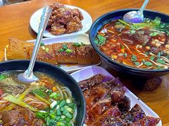 张飞牛肉面-爆炸头阿姨小四川正宗川味小吃(无任何分店)