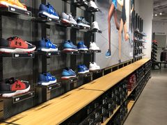 -UNDER ARMOUR(新燕莎奥莱店)