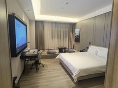 -西安大雁塔科技大学地铁站亚朵酒店