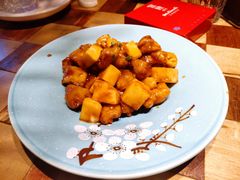 菠萝咕咾肉-蜜桃餐厅·伴山(绿宝广场店)