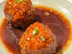 鸭蛋黄狮子头-梅飞酒家(桑园路店)